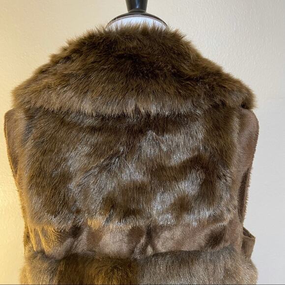RLZ Brown Faux Fur Vest w/ Collar Front Pockets Soft Plush Winter Layering Piece - Picture 5 of 10
